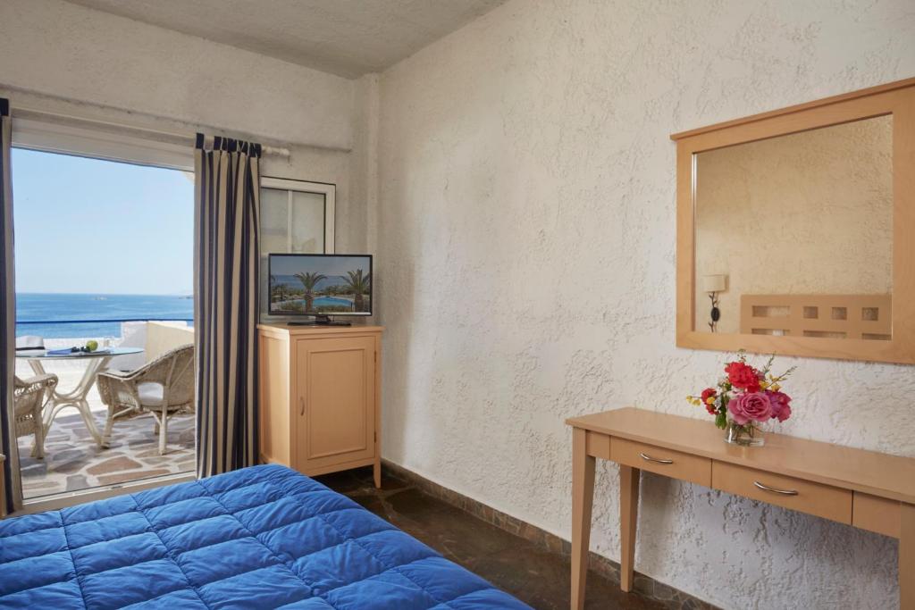 Двухместный (Двухместный номер с 1 кроватью или 2 отдельными кроватями и видом на море) отеля Andros Holiday Hotel, Гаврион