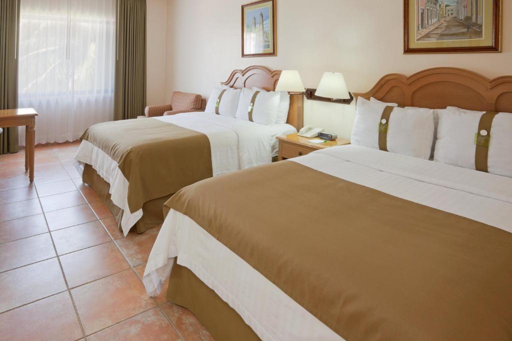 Двухместный (Двухместный номер с 2-мя двуспальными кроватями - Для курящих) отеля Holiday Inn Ciudad Del Carmen, Сьюдад-дель-Кармен
