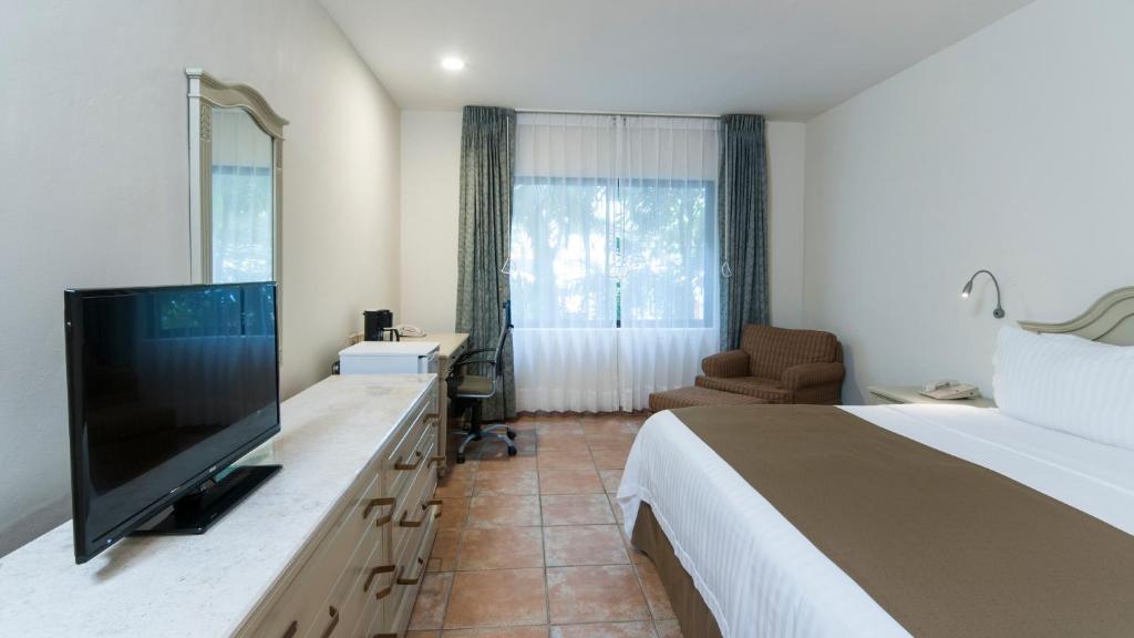 Двухместный (Номер с кроватью размера «king-size» - Для курящих) отеля Holiday Inn Ciudad Del Carmen, Сьюдад-дель-Кармен