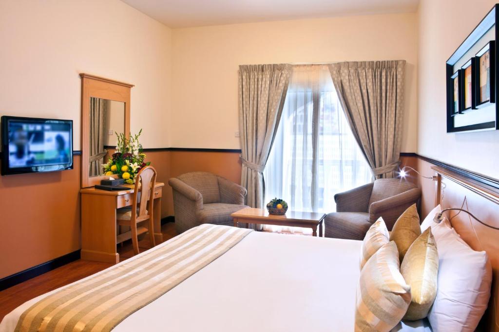 Двухместный (Улучшенный номер с кроватью размера «king-size») отеля Landmark Plaza Hotel, Дубай