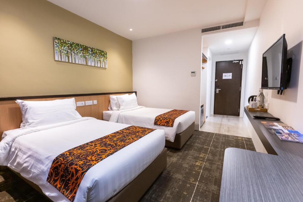 Двухместный (Стандартный двухместный номер с 2 отдельными кроватями без окна) отеля Hotel 7 Suria, Кота-Кинабалу