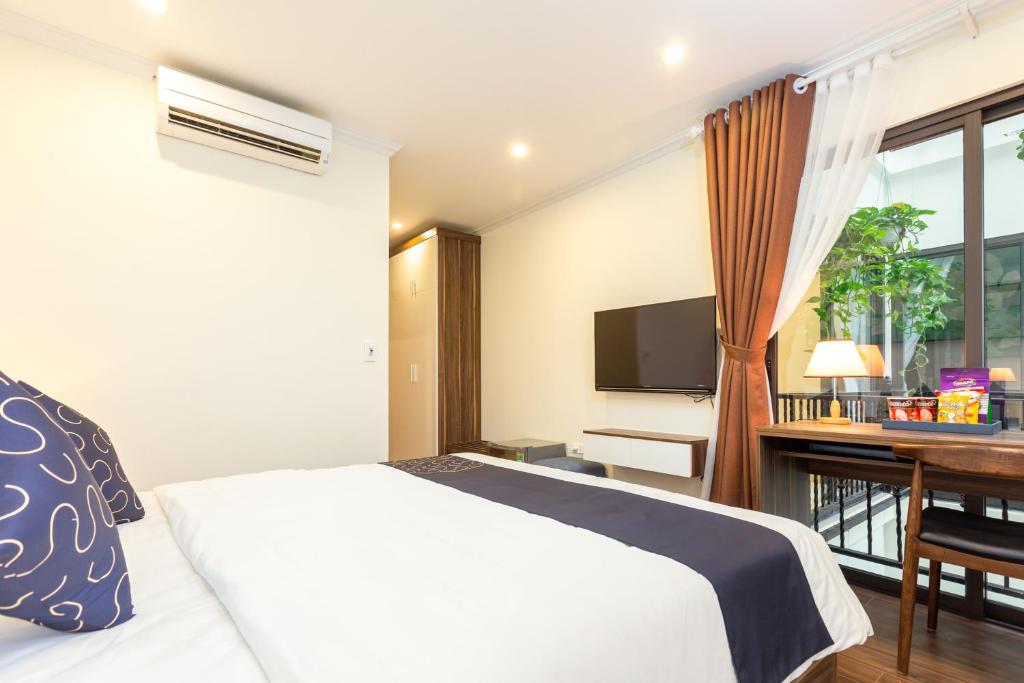 Двухместный (Улучшенный двухместный номер с 1 кроватью) отеля Sen Hidden Charm Hotel, Ханой