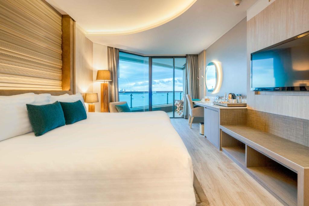 Двухместный (Номер с кроватью размера «king-size» и видом на море) отеля Cape Dara Resort, Паттайя