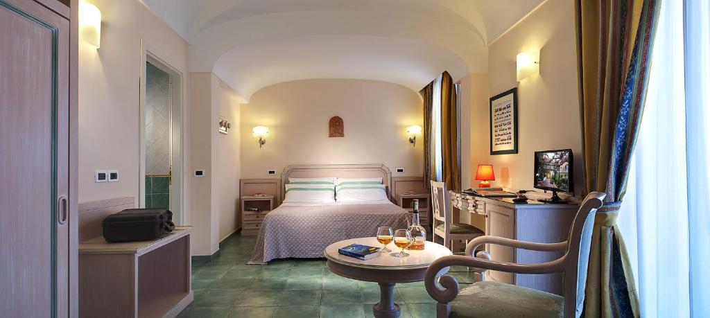 Двухместный (Двухместный номер с 1 кроватью или 2 отдельными кроватями и балконом) отеля Hotel Royal Terme, Искья