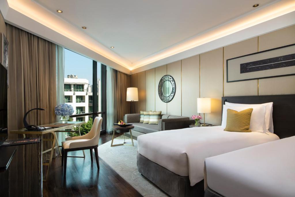 Двухместный (Двухместный номер Делюкс с 2 отдельными кроватями, 1 бесплатный комплексный ужин за весь период проживания) отеля Siam Kempinski Hotel Bangkok, Бангкок