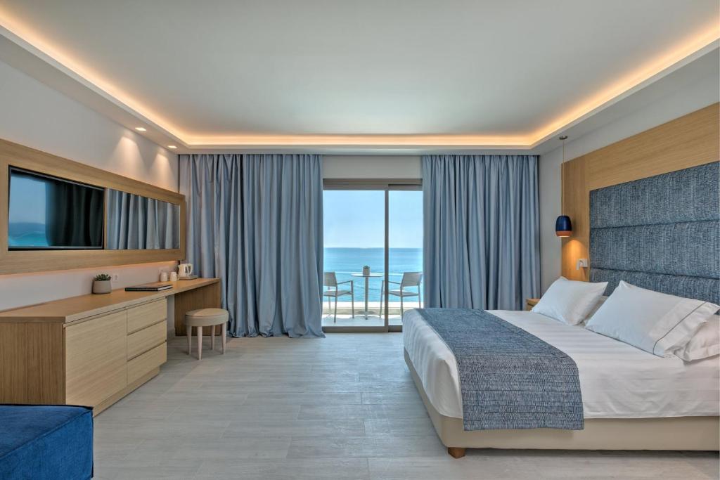 Семейный (Семейный номер с видом на море) курортного отеля Amada Colossos Resort, Фалираки