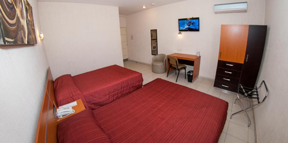 Двухместный (Двухместный номер с 2 двуспальными кроватями) отеля Hotel Interforum Express, Леон (Штат Гуанахуато)