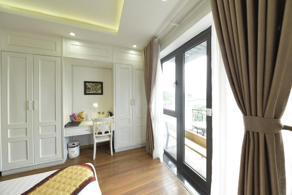 Семейный (Семейный номер с видом на озеро), Hanoi HM Boutique Hotel