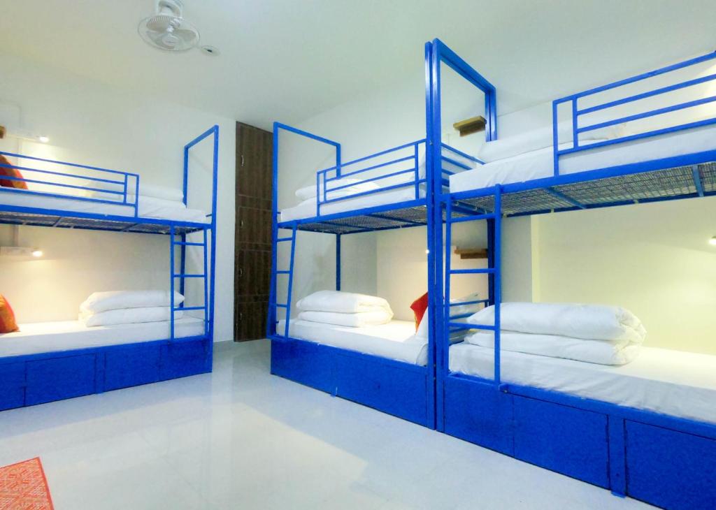 Номер (Кровать в общем 6-местном номере для мужчин и женщин) хостела Live Free Hostel Varanasi, Варанаси