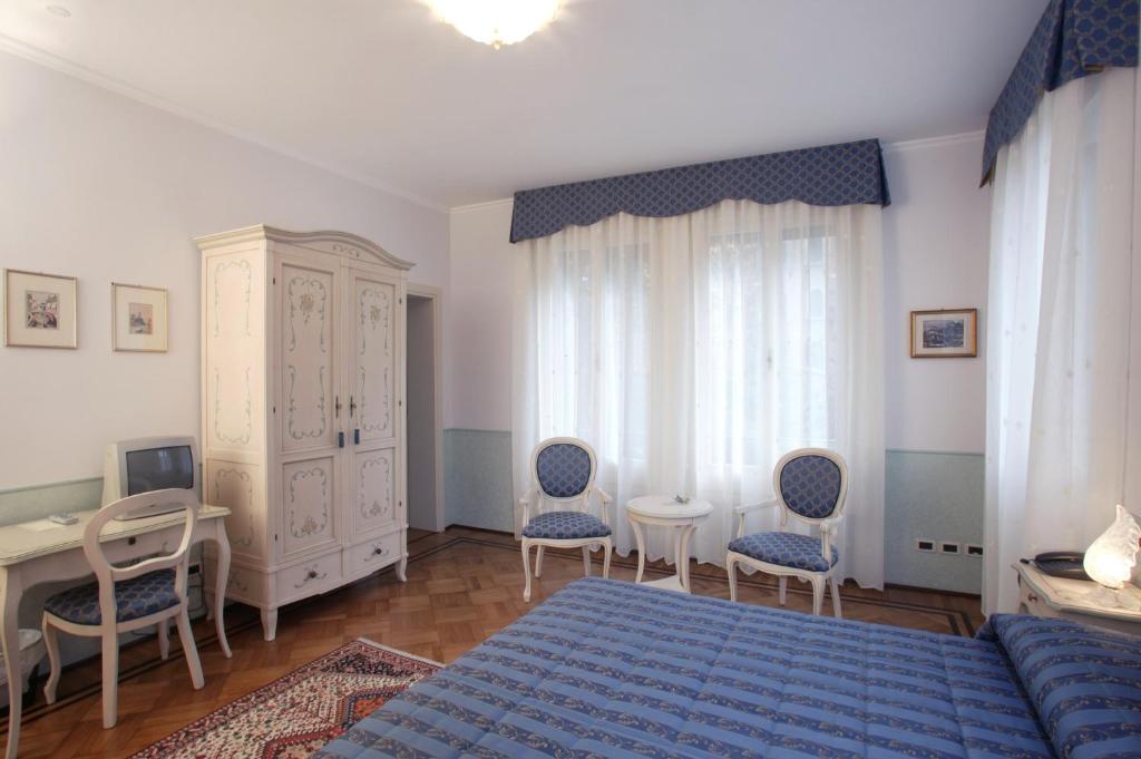 Двухместный (Двухместный номер с 1 кроватью или 2 отдельными кроватями и собственной ванной комнатой) отеля Ca' San Rocco, Венеция