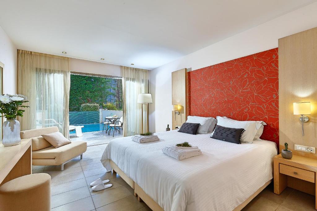 Двухместный (Улучшенный двухместный номер с 1 кроватью или 2 отдельными кроватями и собственным бассейном) отеля Castello Boutique Resort & Spa (Adults Only), Сисси
