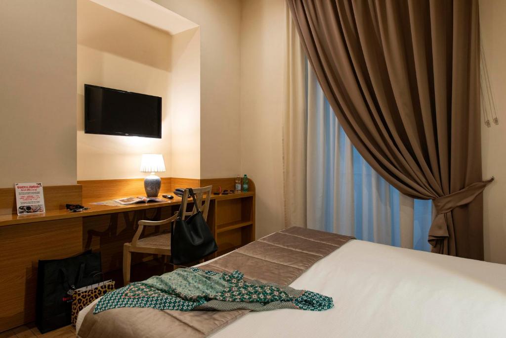 Двухместный (Двухместный номер с 1 кроватью или 2 отдельными кроватями) отеля Grand Hotel Europa & Restaurant - Sea Hotels, Неаполь