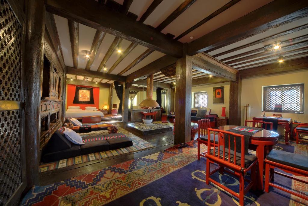 Сьюит (Лодж в тибетском стиле с 2 спальнями) курортного отеля Banyan Tree Ringha, Шангри-Ла (Тибет)