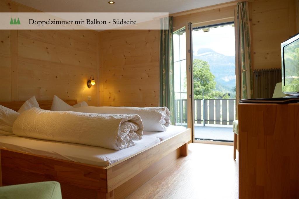 Двухместный (Simmentaler Double Room Alpenchic) отеля Hotel Waldrand, Ленк