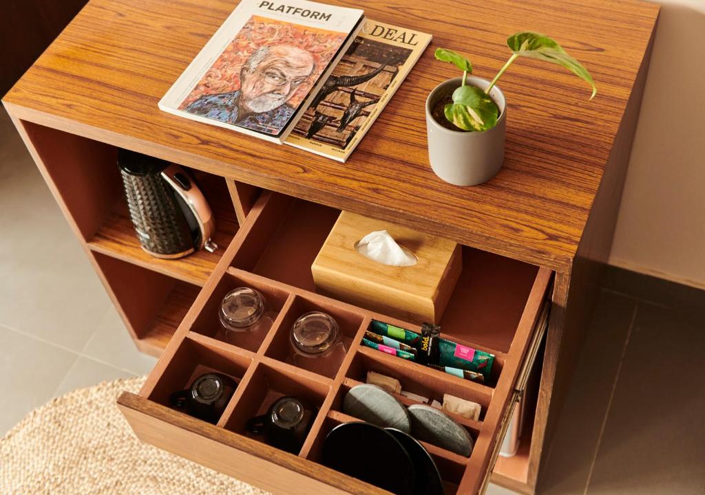 Двухместный (Номер с кроватью размера «king-size» и балконом), Minimalist Poshtel & Suites