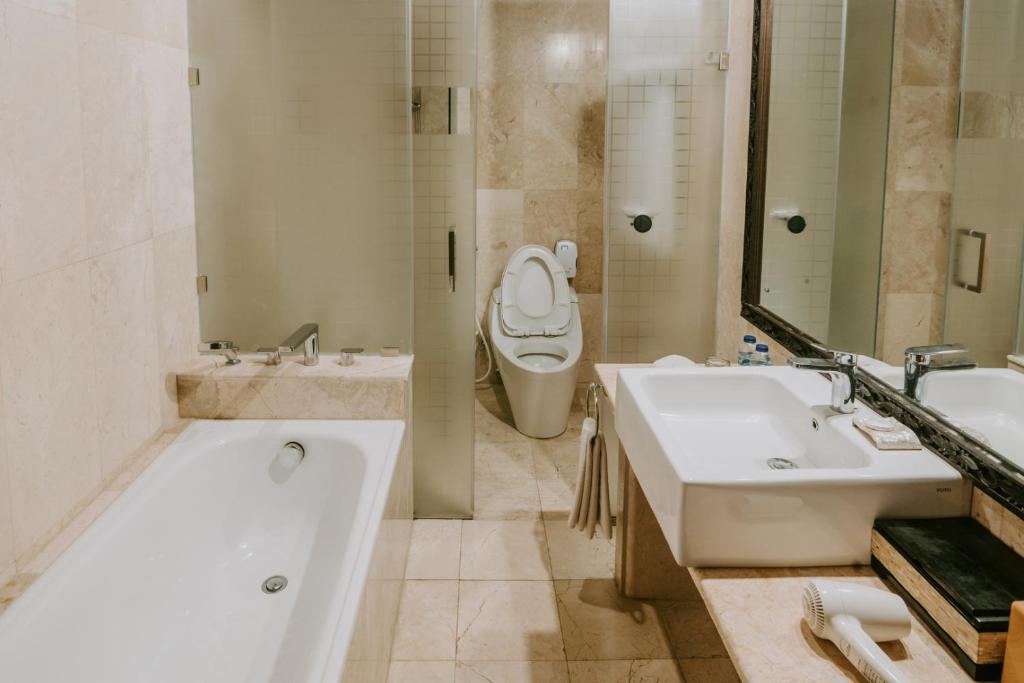 Двухместный (Улучшенный двухместный номер с 1 кроватью) отеля Arthur Suite by Premier HospitalityAsia, Кута