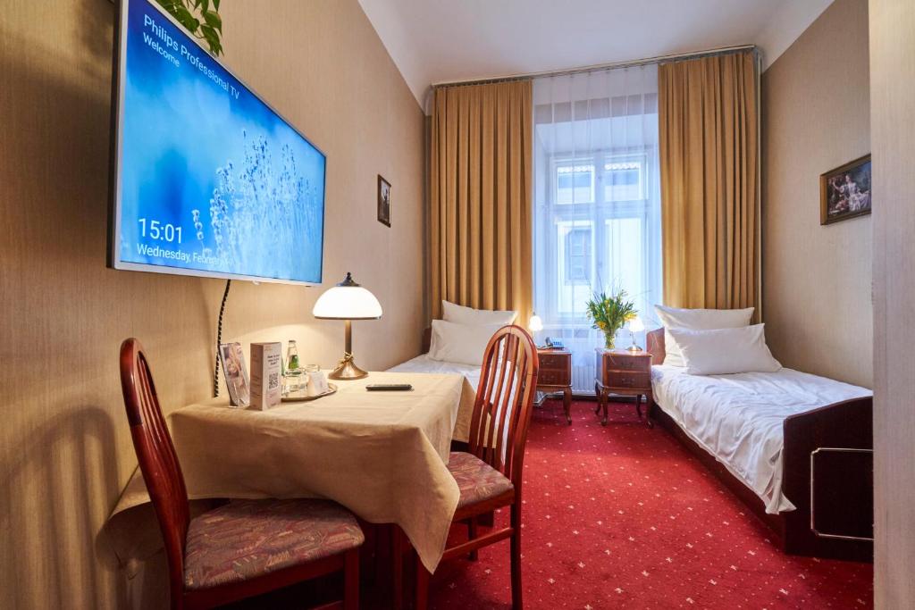 Двухместный (Двухместный номер с 2 отдельными кроватями и видом на город) отеля Pollera, Краков