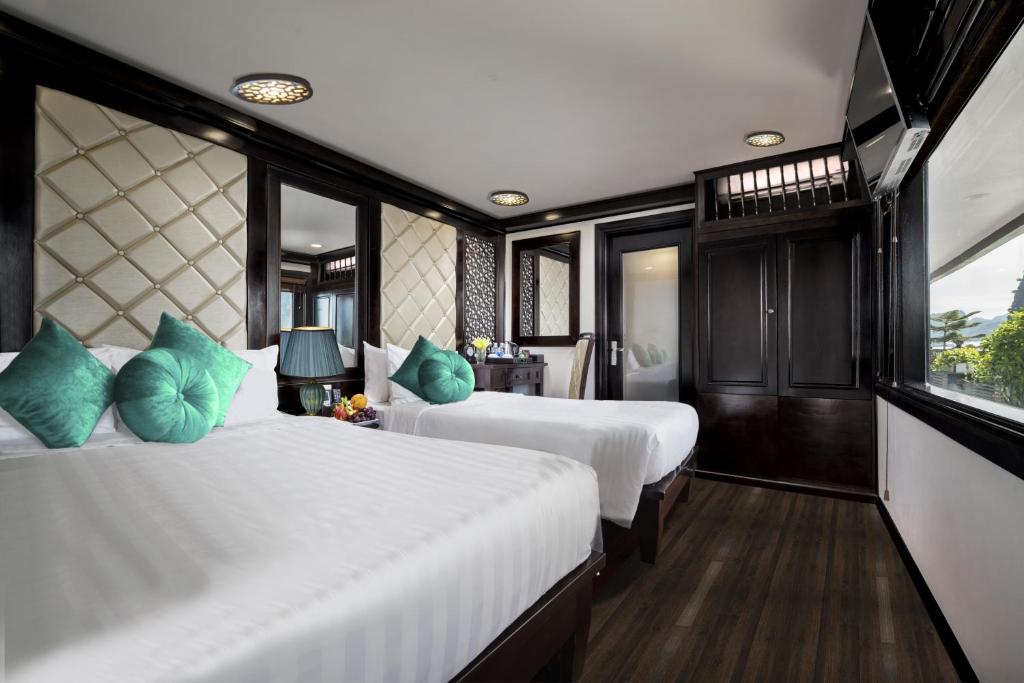 Двухместный (Двухместный полулюкс с 1 кроватью или 2 отдельными кроватями, вид на океан - 2 дня 1 ночь) отеля Alisa Premier Cruise, Халонг
