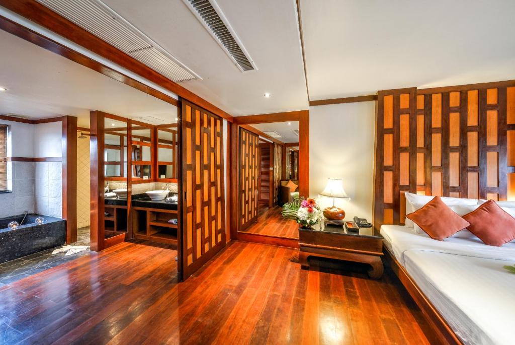Двухместный (Двухместный номер Делюкс с 1 кроватью или 2 отдельными кроватями и видом на бассейн) курортного отеля Baan Yin Dee Boutique Resort Phuket, Пхукет