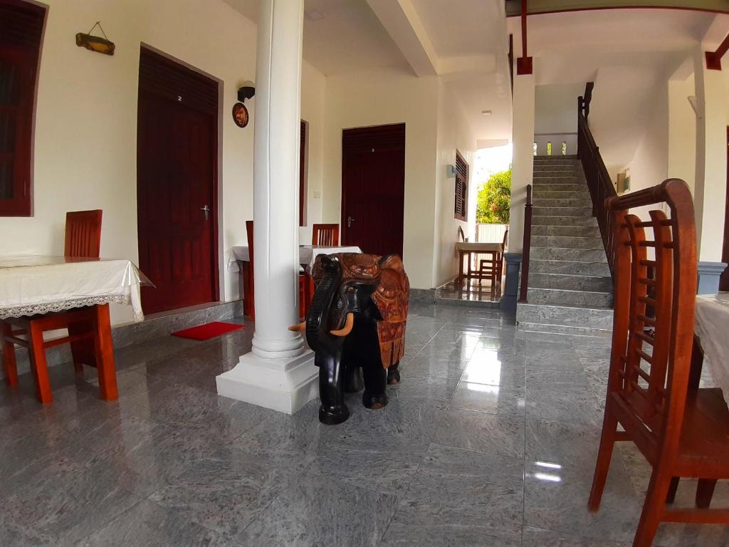 Двухместный (Двухместный номер Делюкс с 1 кроватью) гостевого дома Radha Tourist Home, Полоннарува
