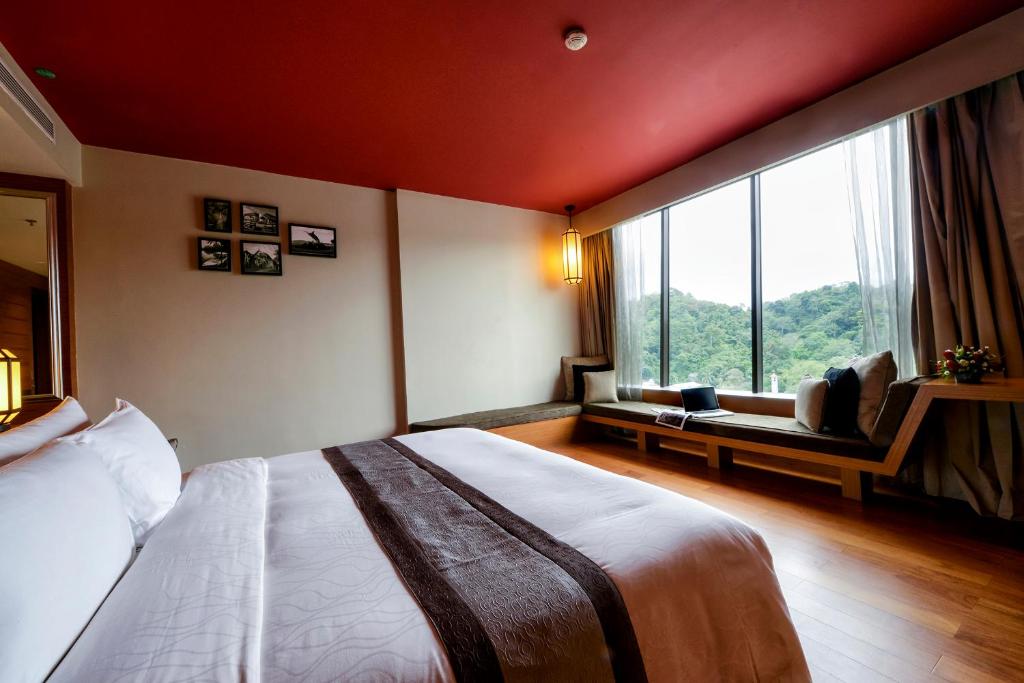 Двухместный (Номер Делюкс «Гранд» с кроватью размера «king-size») отеля Horizon Hotel, Кота-Кинабалу