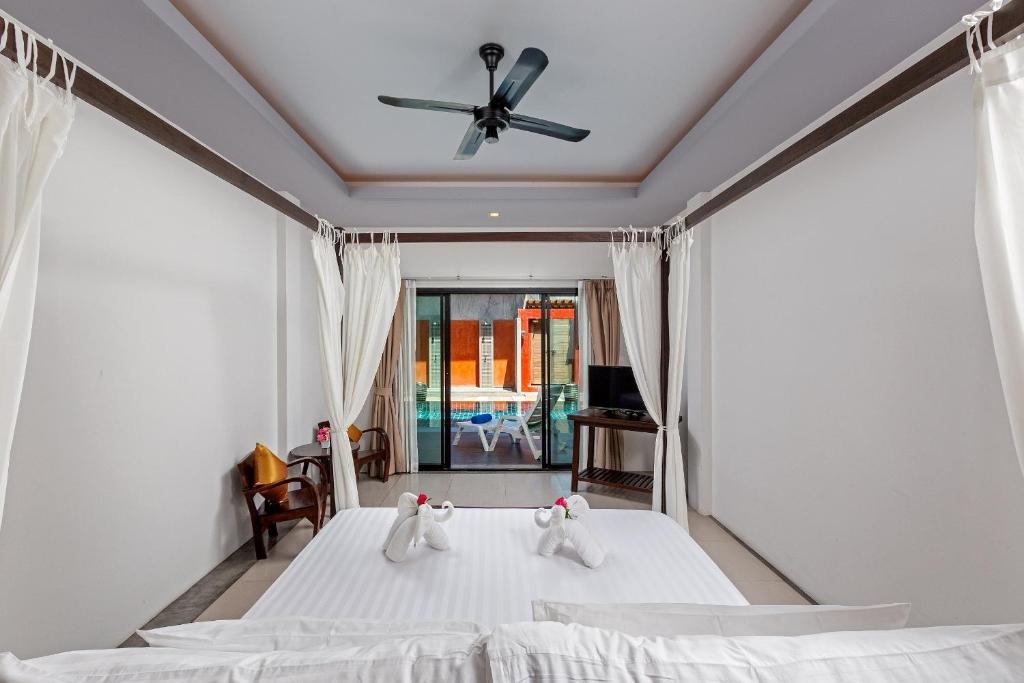 Двухместный (Двухместный номер Делюкс с 1 кроватью и доступом к бассейну) отеля Phuketa, Пхукет