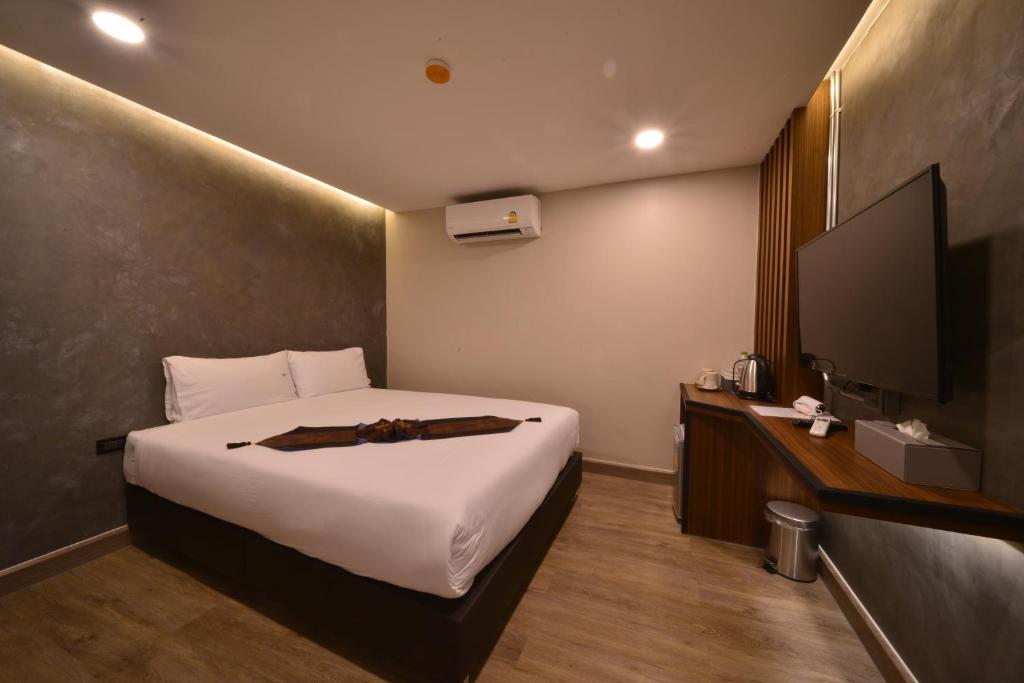 Двухместный (Номер Делюкс с кроватью размера «queen-size») гостевого дома Sureena Hotel, Паттайя