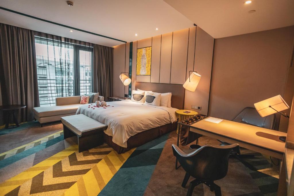 Двухместный (Представительский номер с кроватью размера «king-size») отеля MiniMax Premier Hotel Shanghai Hongqiao, Шанхай