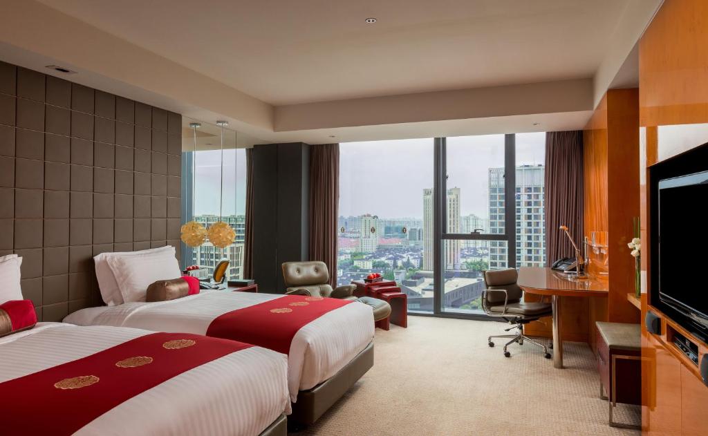 Двухместный (Улучшенный двухместный номер с 2 отдельными кроватями) отеля InterContinental Shanghai Expo, Шанхай