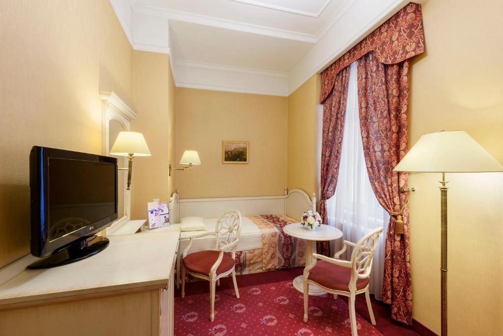 Одноместный (Одноместный номер Делюкс) отеля Danubius Hotel Astoria City Center, Будапешт