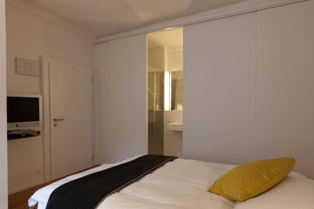 Двухместный (Классический двухместный номер с 2 отдельными кроватями) отеля Baseltor Hotel & Restaurant, Золотурн
