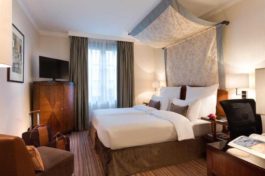 Двухместный (Двухместный номер «Премиум» с 2 отдельными кроватями) отеля Warwick Brussels - Grand Place, Брюссель