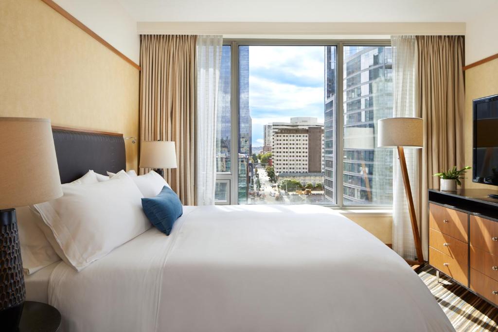 Двухместный (Premium King Room with Space Needle View), Pan Pacific Seattle