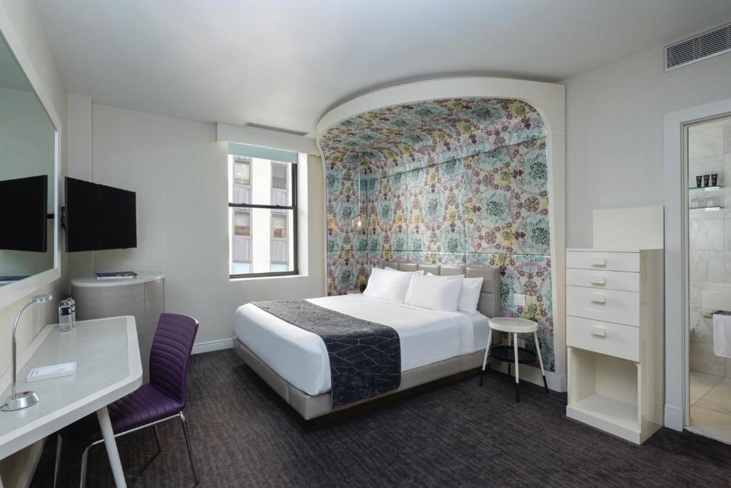 Сьюит (Представительский номер с кроватью размера «king-size») отеля Dream Midtown, Нью-Йорк