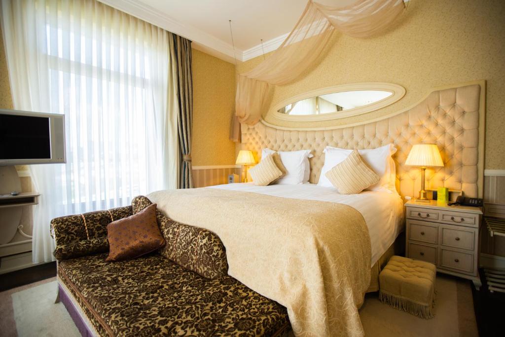 Двухместный (Двухместный номер Делюкс с 1 кроватью) отеля Excelsior Hotel & Spa Baku, Баку