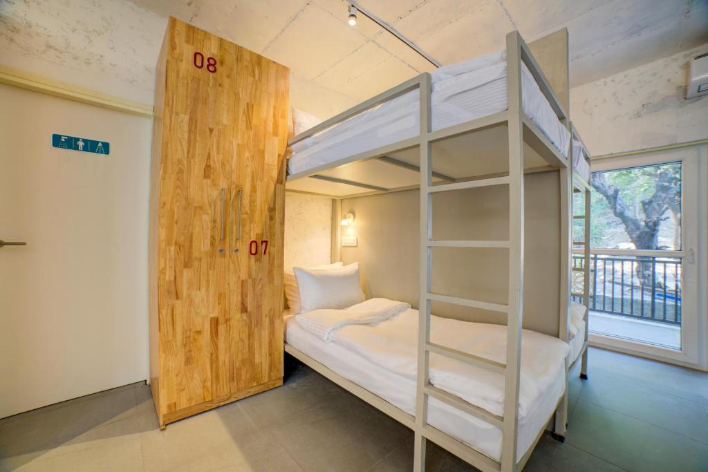 Номер (Односпальная кровать в общем номере для женщин) отеля The Hideaway Bedzzz Rishikesh by Leisure Hotels, Ришикеш