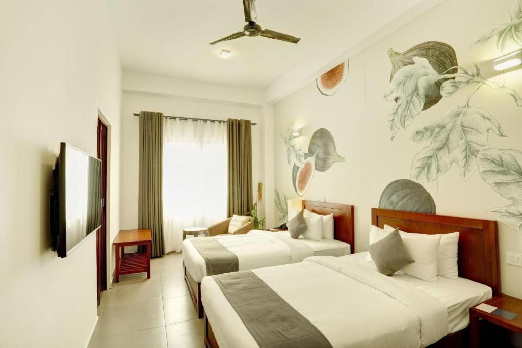 Двухместный (Улучшенный двухместный номер с 2 отдельными кроватями и видом на город) отеля dwell, Коломбо