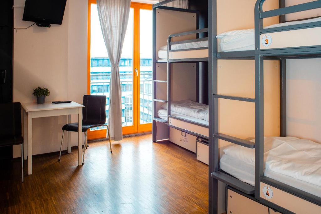 Номер (Private Room with External Private Bathroom (8 Adults)) отеля Baxpax Downtown Hostel/Hotel, Берлин