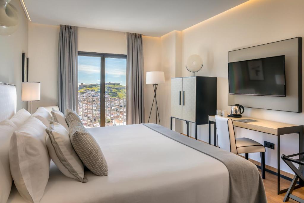 Двухместный (Двухместный номер с 2 отдельными кроватями и видом на бассейн (для 1 взрослого)) отеля Barceló Aracena, Севилья