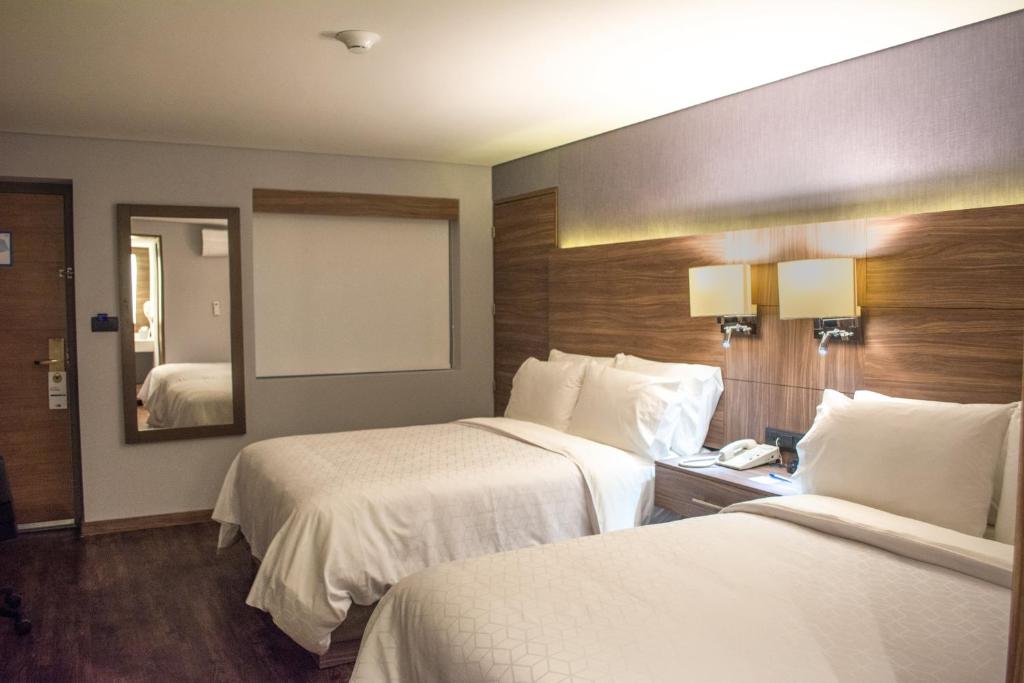 Двухместный (Двухместный номер с 2 двуспальными кроватями - Для некурящих) отеля Holiday Inn Express Morelia, Морелия