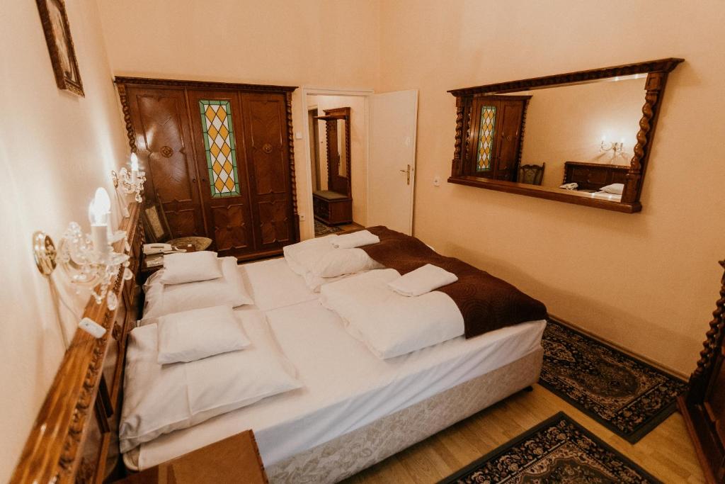 Двухместный (Улучшенный двухместный номер с 2 отдельными кроватями) отеля Tisza Hotel, Сегед