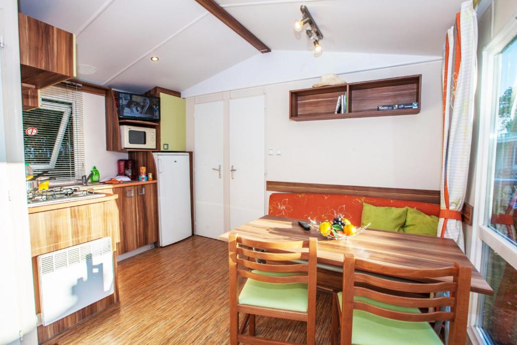 Номер (Mobile Home Loggia (6 Adults)), Camping Les Peupliers