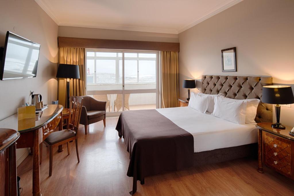 Двухместный (Романтический пакет услуг - Двухместный номер) отеля Golden Tulip Porto Gaia Hotel & SPA, Вила-Нова-ди-Гая