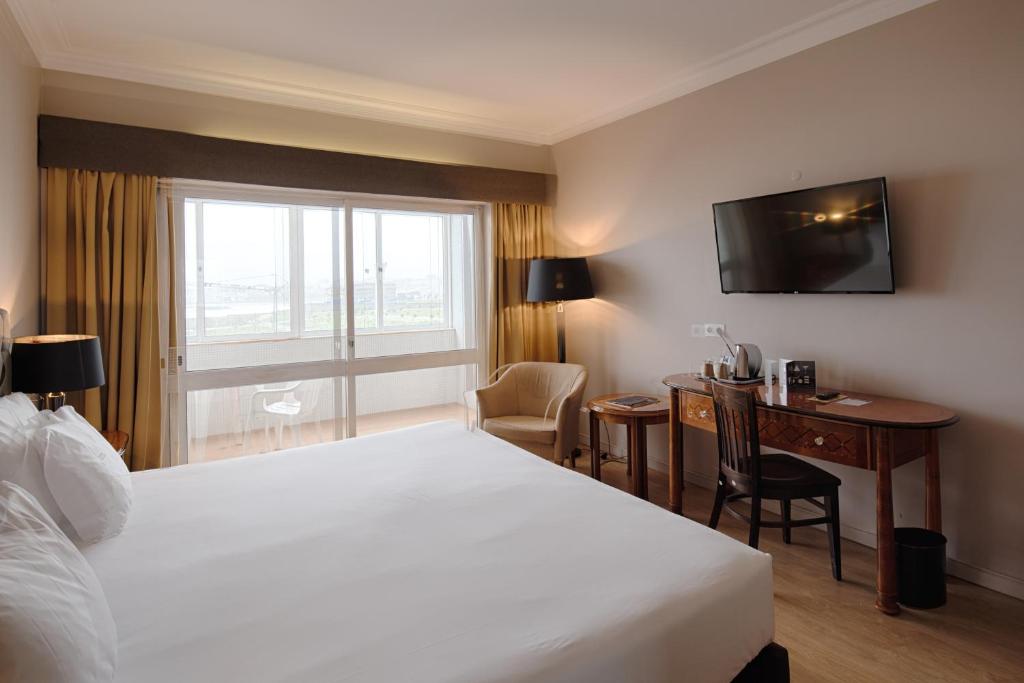 Одноместный (Улучшенный одноместный номер) отеля Golden Tulip Porto Gaia Hotel & SPA, Вила-Нова-ди-Гая