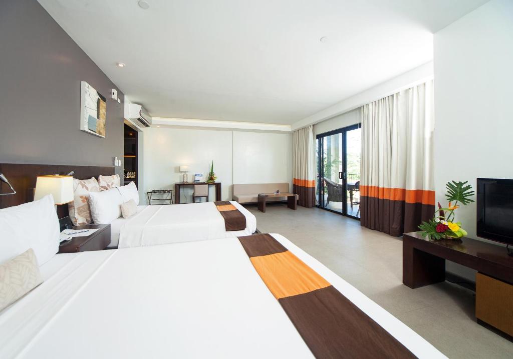 Двухместный (Улучшенный двухместный номер с 1 кроватью или 2 отдельными кроватями) курортного отеля Fairways and Bluewater Boracay, Боракай