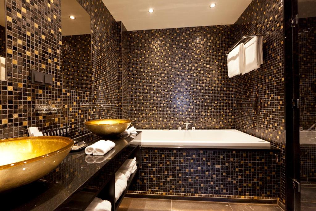 Сьюит (Малый суперлюкс с собственной ванной комнатой) отеля 't Goude Hooft, Гаага
