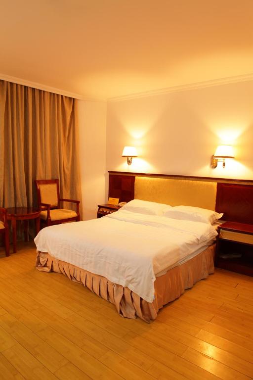 Двухместный (Для граждан материковой части Китая - Двухместный номер с 1 кроватью или 2 отдельными кроватями) отеля Bao Li Feng Hotel, Гуанчжоу