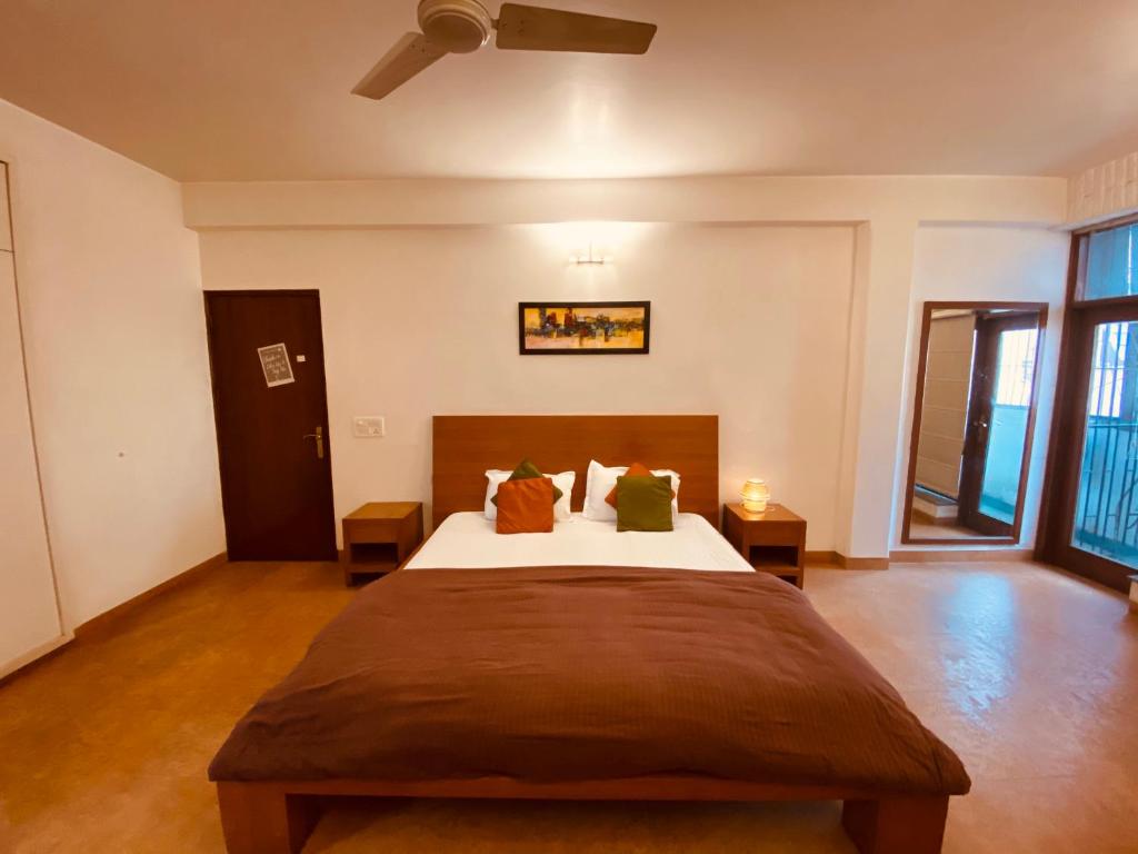 Двухместный (Номер Делюкс с кроватью размера «king-size») хостела Hide-In Hostel Delhi, Нью-Дели