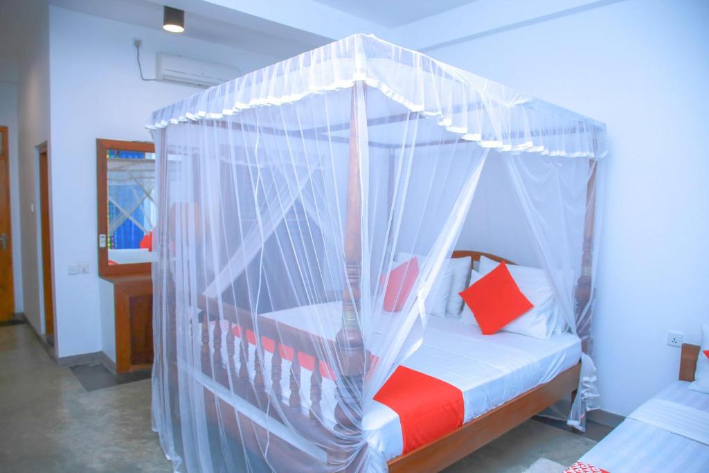 Двухместный (Улучшенный двухместный номер с 1 кроватью или 2 отдельными кроватями и видом на море) отеля Surf Sea Breeze, Мирисса