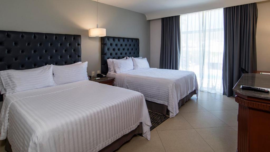 Двухместный (Двухместный номер с 2 двуспальными кроватями - Для некурящих) отеля Holiday Inn Tuxtla Gutierrez, Тустла-Гутьеррес